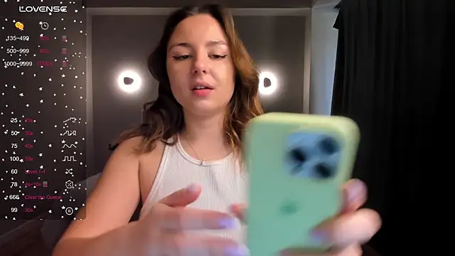 Snapshot of ThreeshaWhite chatting on January 3, 5:28 am ThreeshaWhite online show from January 3, 5:28 am