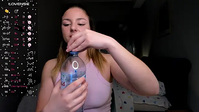 Snapshot of ThreeshaWhite chatting on March 18, 3:53 pm ThreeshaWhite online show from March 18, 3:53 pm