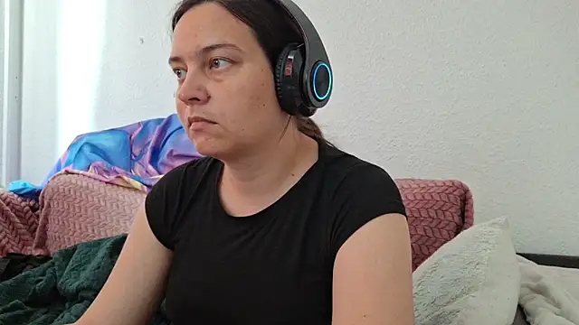 Snapshot of Cyndee_Winter chatting on June 9, 2:17 pm Cyndee Winter online show from June 9, 2:17 pm