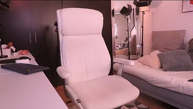 Snapshot of Anah_s chatting on December 14, 4:23 pm Anah s online show from December 14, 4:23 pm