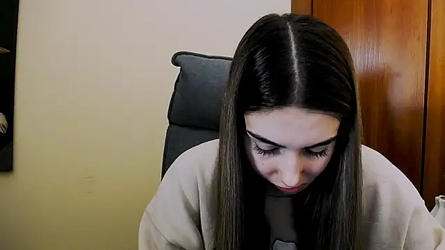 Lili magic online show from March 22, 1:30 pm