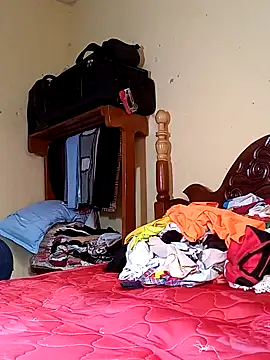 Snapshot of pretty_amaal chatting on January 1, 3:03 pm pretty amaal online show from January 1, 3:03 pm