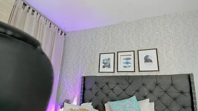 emma  smith1 online show from March 20, 7:04 pm