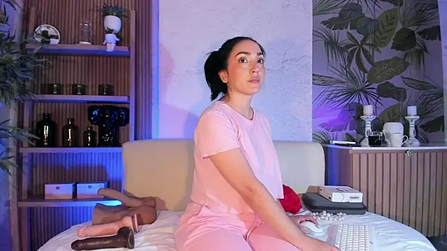 LIAH IZUMI online show from January 7, 1:13 pm