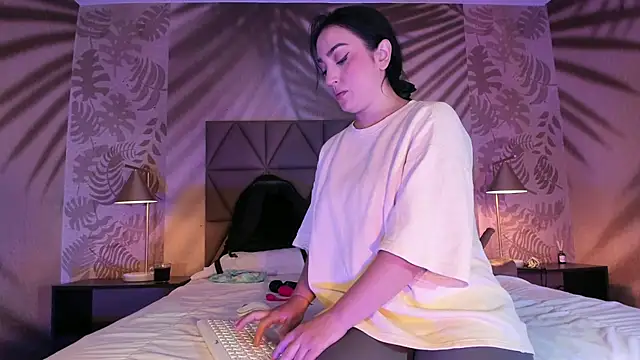 LIAH IZUMI online show from February 25, 1:21 pm