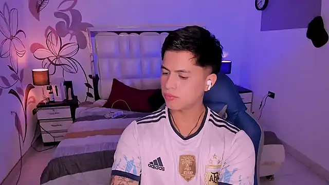 Snapshot of Niicky1_ chatting on December 6, 9:24 pm Niicky1  online show from December 6, 9:24 pm