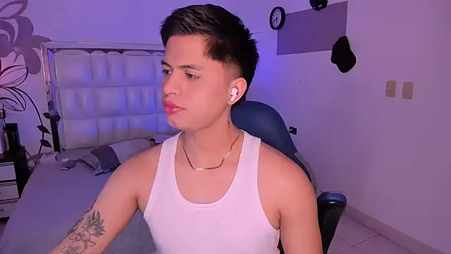 Snapshot of Niicky1_ chatting on December 8, 8:36 pm Niicky1  online show from December 8, 8:36 pm