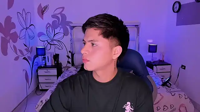 Snapshot of Niicky1_ chatting on December 14, 9:13 pm Niicky1  online show from December 14, 9:13 pm