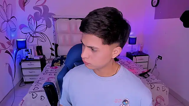 Snapshot of Niicky1_ chatting on December 17, 8:54 pm Niicky1  online show from December 17, 8:54 pm