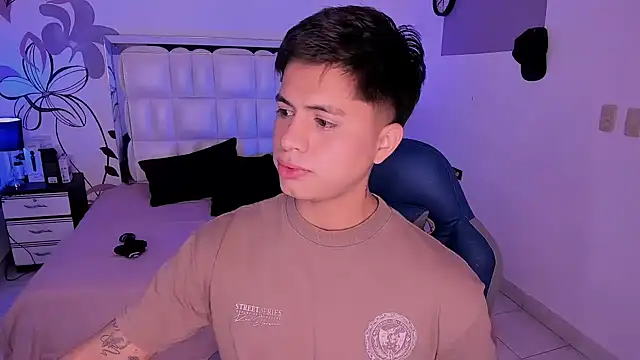 Snapshot of Niicky1_ chatting on December 26, 8:32 pm Niicky1  online show from December 26, 8:32 pm