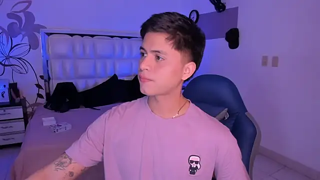 Snapshot of Niicky1_ chatting on January 2, 8:46 pm Niicky1  online show from January 2, 8:46 pm