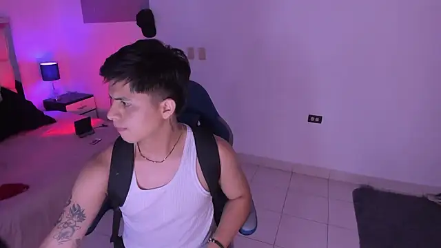 Snapshot of Niicky1_ chatting on January 5, 2:38 am Niicky1  online show from January 5, 2:38 am