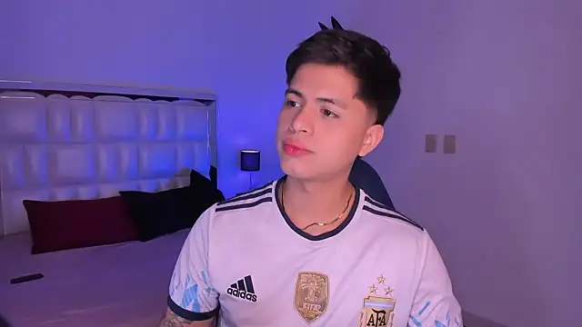 Snapshot of Niicky1_ chatting on January 6, 8:28 pm Niicky1  online show from January 6, 8:28 pm