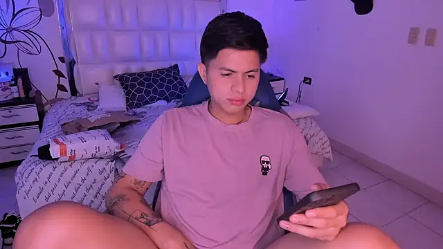 Snapshot of Niicky1_ chatting on January 13, 9:09 pm Niicky1  online show from January 13, 9:09 pm