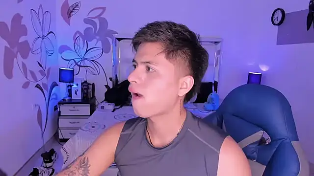 Snapshot of Niicky1_ chatting on February 9, 8:34 pm Niicky1  online show from February 9, 8:34 pm