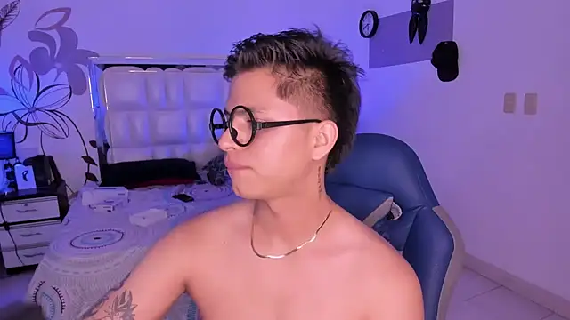 Snapshot of Niicky1_ chatting on February 13, 12:35 am Niicky1  online show from February 13, 12:35 am