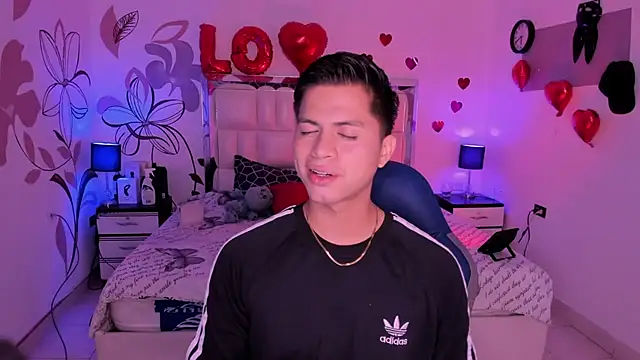 Snapshot of Niicky1_ chatting on February 16, 8:33 pm Niicky1  online show from February 16, 8:33 pm