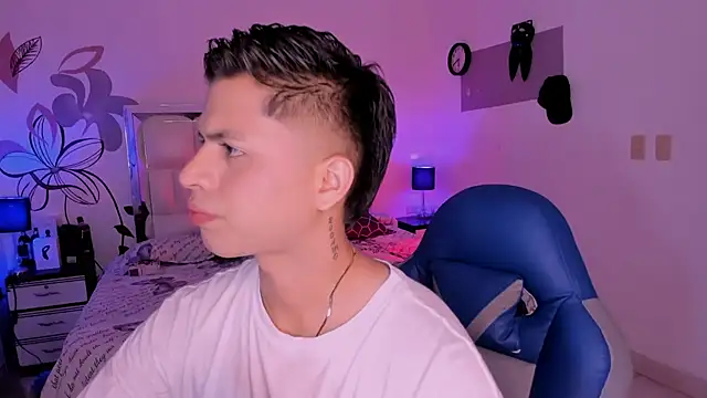 Snapshot of Niicky1_ chatting on February 18, 9:31 pm Niicky1  online show from February 18, 9:31 pm