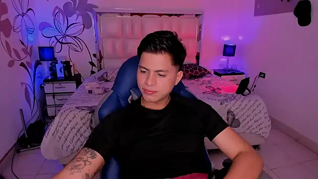 Snapshot of Niicky1_ chatting on February 19, 8:52 pm Niicky1  online show from February 19, 8:52 pm