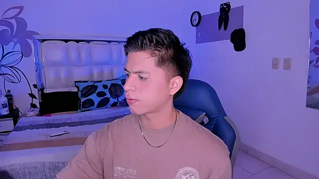 Snapshot of Niicky1_ chatting on March 1, 9:04 pm Niicky1  online show from March 1, 9:04 pm