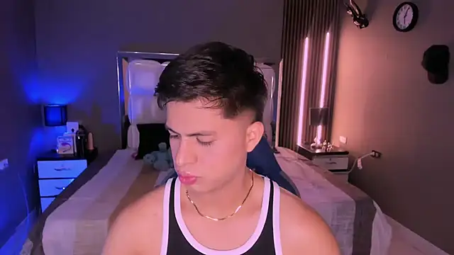 Snapshot of Niicky1_ chatting on March 4, 9:43 pm Niicky1  online show from March 4, 9:43 pm