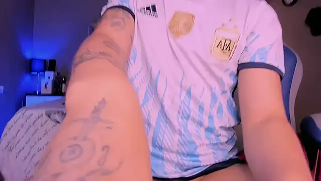 Snapshot of Niicky1_ chatting on March 8, 8:35 pm Niicky1  online show from March 8, 8:35 pm