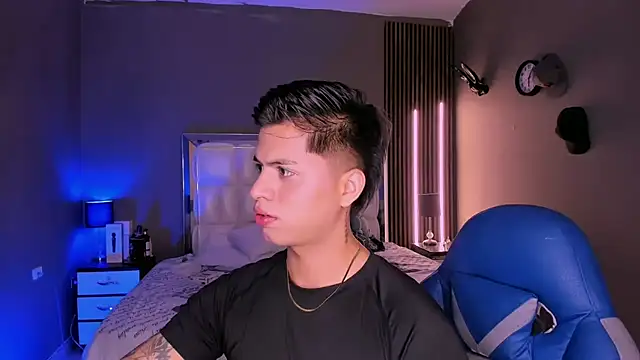 Snapshot of Niicky1_ chatting on March 18, 9:10 pm Niicky1  online show from March 18, 9:10 pm