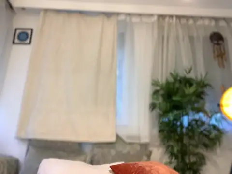 Snapshot of Malena525 chatting on October 6, 5:27 am Malena525 online show from October 6, 5:27 am