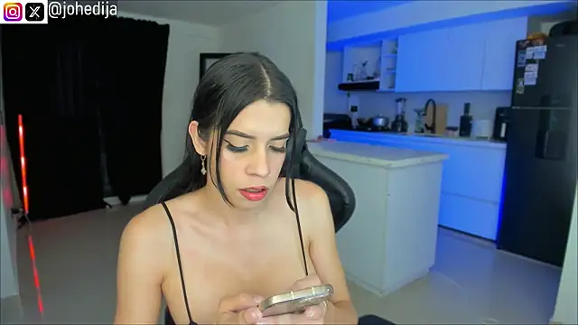 Snapshot of johedija chatting on May 13, 11:44 pm johedija online show from May 13, 11:44 pm