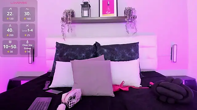 isabella simons online show from May 3, 2:39 am