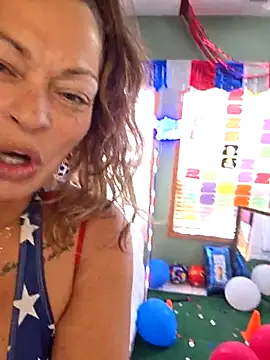 Snapshot of Erotic_and_Exotic chatting on June 16, 9:50 pm Erotic and Exotic online show from June 16, 9:50 pm
