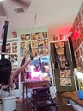 luvs2cumm69 online show from March 19, 9:05 pm