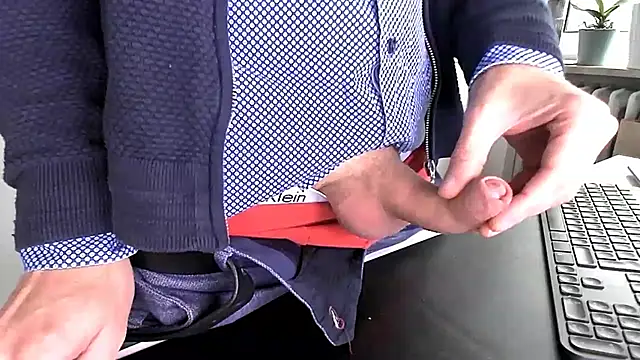 Snapshot of sperma_tributes chatting on October 6, 7:50 am sperma tributes online show from October 6, 7:50 am