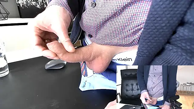 Snapshot of sperma_tributes chatting on November 28, 9:23 am sperma tributes online show from November 28, 9:23 am