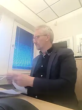 tom-swede online show from December 3, 2:38 pm