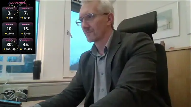 tom-swede online show from December 5, 2:25 pm