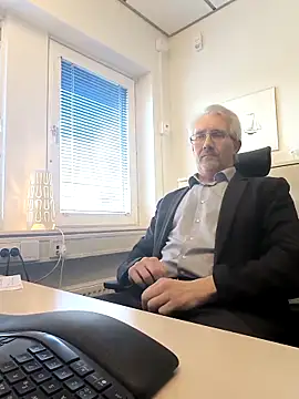 Snapshot of tom-swede chatting on March 30, 2:40 pm tom-swede online show from March 30, 2:40 pm