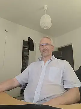 Snapshot of tom-swede chatting on June 4, 11:00 pm tom-swede online show from June 4, 11:00 pm