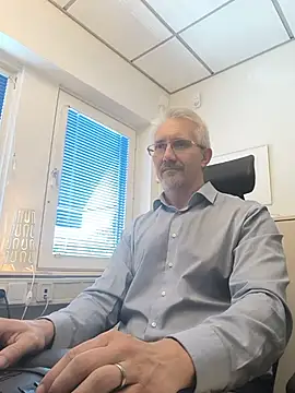 Snapshot of tom-swede chatting on June 5, 1:06 pm tom-swede online show from June 5, 1:06 pm