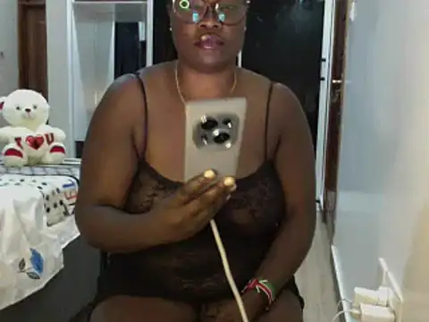 Snapshot of Nevvy_Pretty chatting on January 22, 3:52 am Nevvy Pretty online show from January 22, 3:52 am