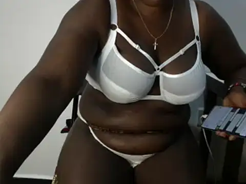 Snapshot of Nevvy_Pretty chatting on February 16, 3:37 am Nevvy Pretty online show from February 16, 3:37 am