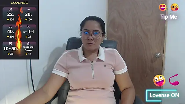 Snapshot of sweettmiah chatting on May 14, 8:26 pm sweettmiah online show from May 14, 8:26 pm