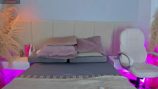 sofia pamela online show from December 4, 7:44 pm