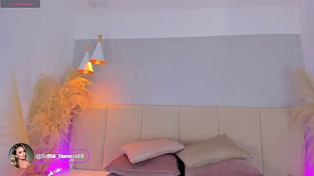 sofia pamela online show from March 6, 7:10 pm