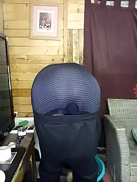 Snapshot of Ngamla123 chatting on November 23, 2:06 pm Ngamla123 online show from November 23, 2:06 pm