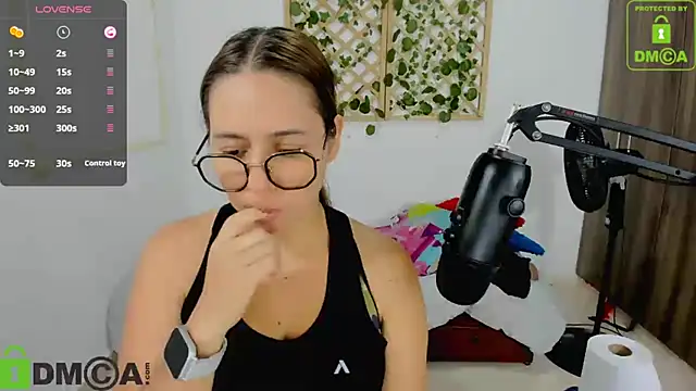 Snapshot of isa_loves_cum chatting on November 10, 9:14 pm isa loves cum online show from November 10, 9:14 pm