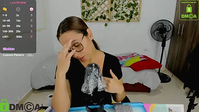 Snapshot of isa_loves_cum chatting on November 19, 10:10 pm isa loves cum online show from November 19, 10:10 pm