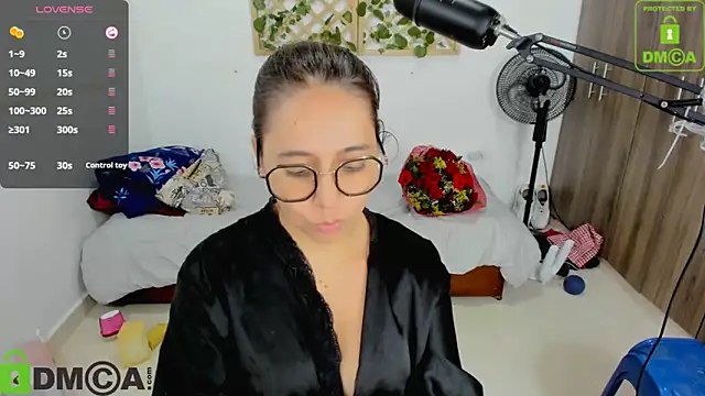 Snapshot of isa_loves_cum chatting on November 26, 9:38 pm isa loves cum online show from November 26, 9:38 pm