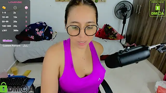 Snapshot of isa_loves_cum chatting on November 27, 10:56 pm isa loves cum online show from November 27, 10:56 pm