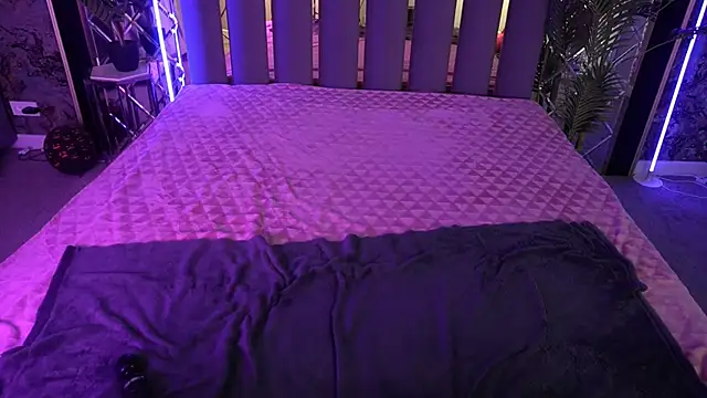 Snapshot of RosieMoons chatting on November 16, 8:25 pm RosieMoons online show from November 16, 8:25 pm